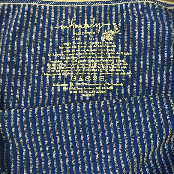 FP Intimately Washed Seamless Crop Super Sonic (light blue) Size M/L - Picture 5 of 5